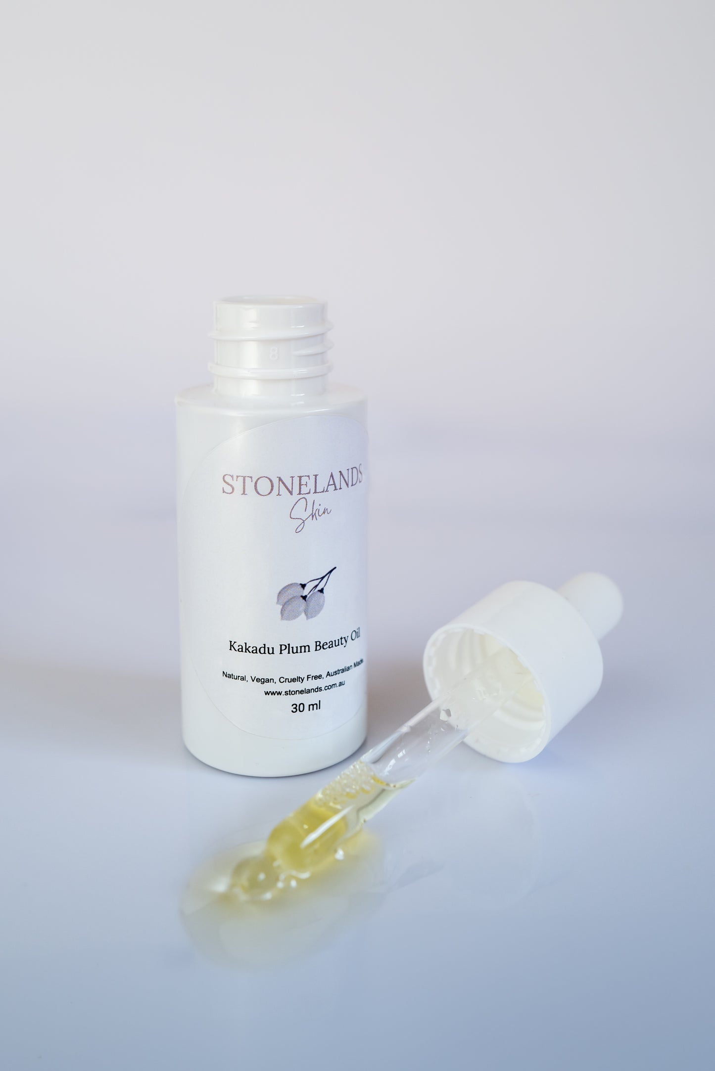 Kakadu Plum Beauty Oil – Glow-Enhancing Facial Elixir