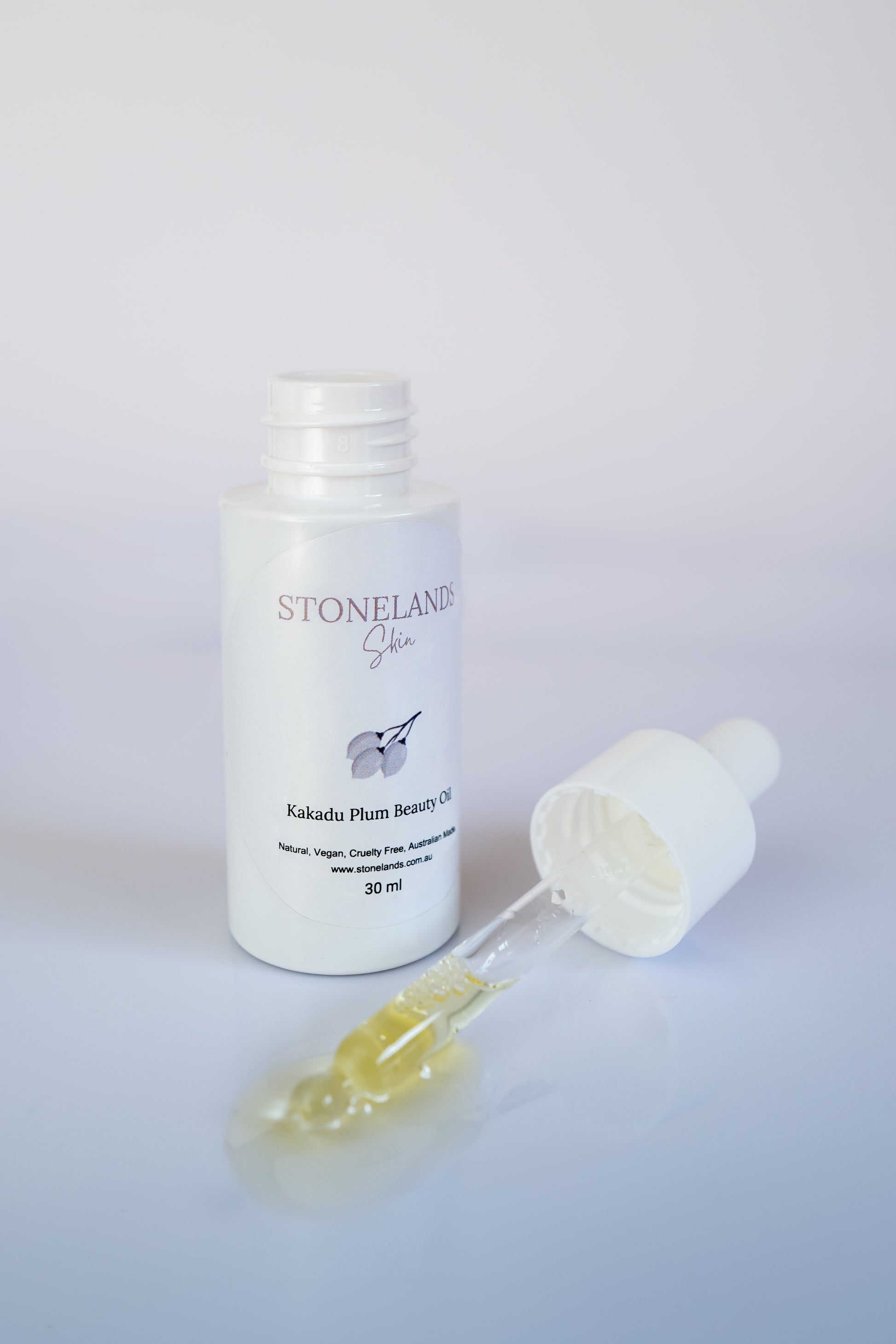 Kakadu Plum Beauty Oil – Glow-Enhancing Facial Elixir